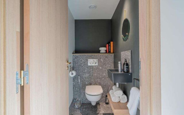 Yuna Porte Maillot - ApartHotel