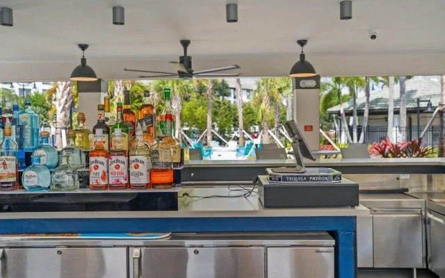 Casa Lucia Lakeview 3 Bedroom Condo by RedAwning