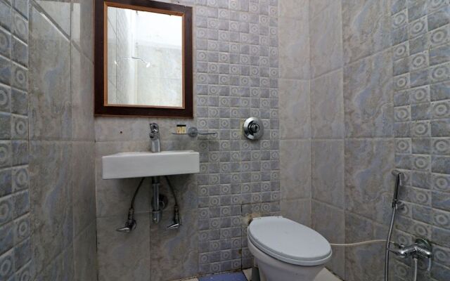 OYO 23302 New Delhi Guest House