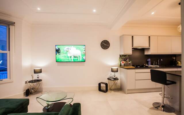 Surbiton Luxury Garden House 19A