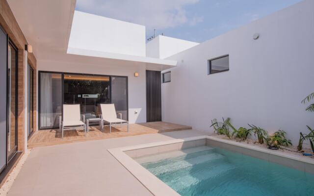 The Villa Maehama Beach