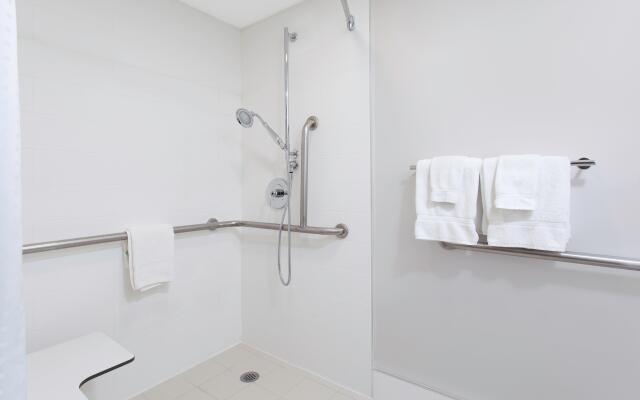 Holiday Inn Express & Suites Mississauga-Toronto Southwest by IHG