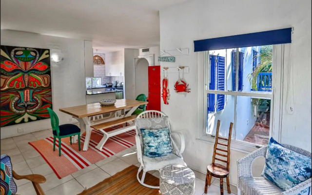 32 Akrotiri - Families only