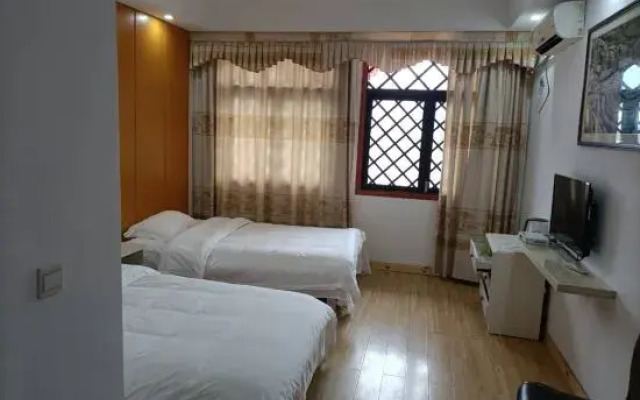 Ziqi Donglai Restaurant