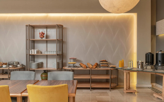 Argenta Tower Hotel & Suites