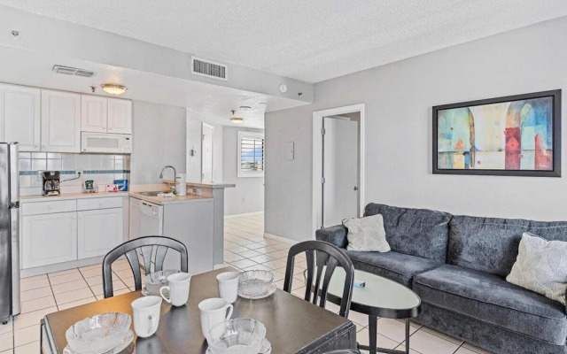 1802 Cozy Condo 3 min Universal