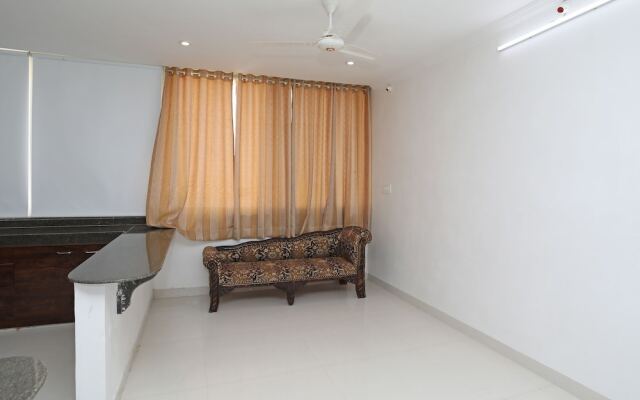 OYO 10061 Home 3BHK Modern Near Gulab Bagh