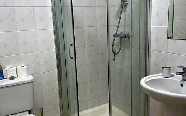 Lovely Double Room in serviced apartment - London