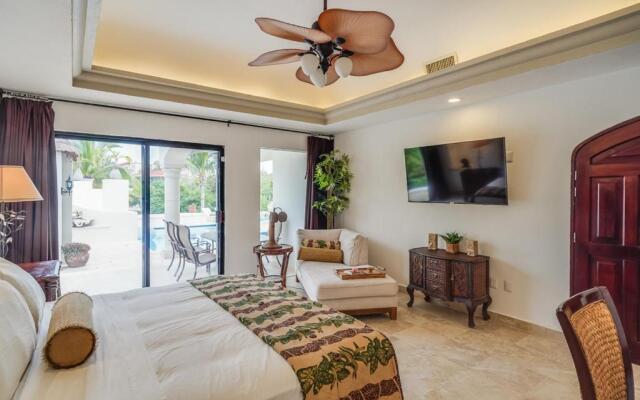 Lagoon & Beach Steps Away 5-bdrm Villa Elegancia
