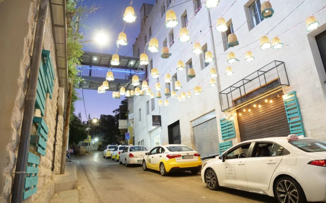 Twins Downtown Hotel