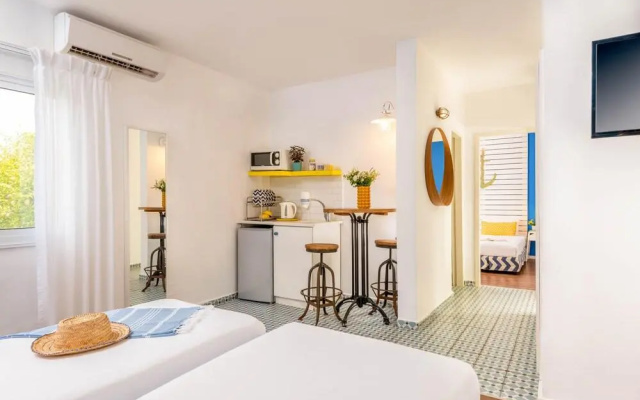 Gesher HaZiv TravelHotel