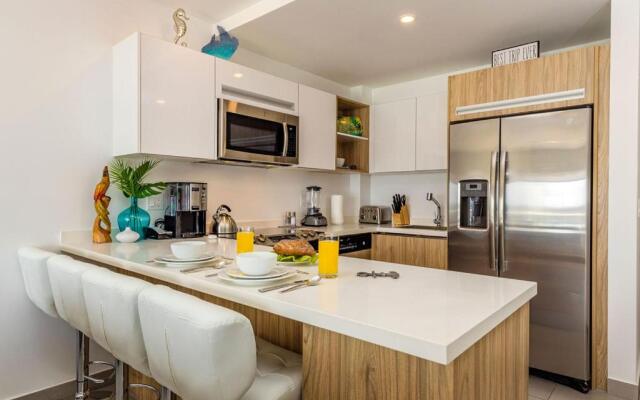 Breathtaking 2 Bedroom Apartment with Harbor View