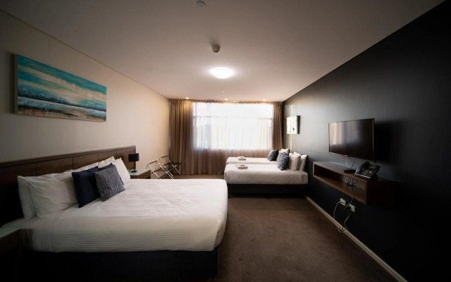 Sfera's Park Suites & Convention Centre