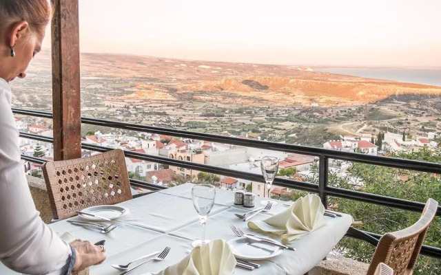 Hill View Restaurant & Apartments