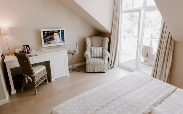 Heikendorf by Belvilla Double Room With Sea View