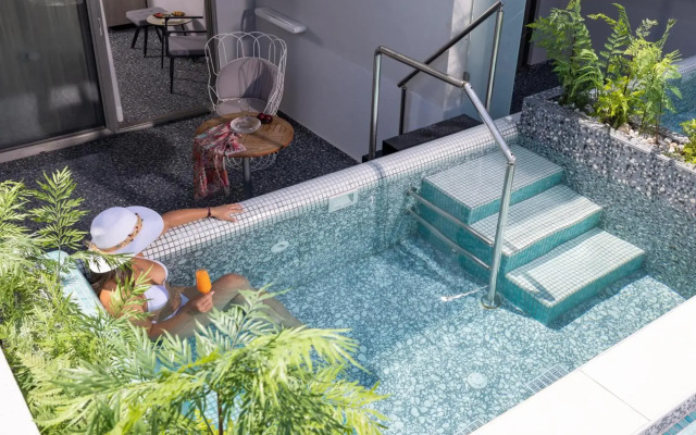 Pearl SeaBreeze Suites