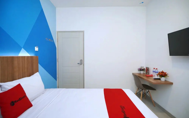 RedDoorz Plus @ Terban Residence