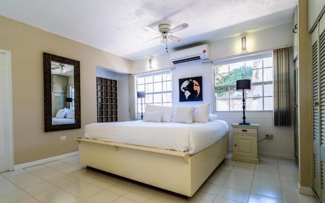 Large Villa With View! Private Pool Free Utilities!