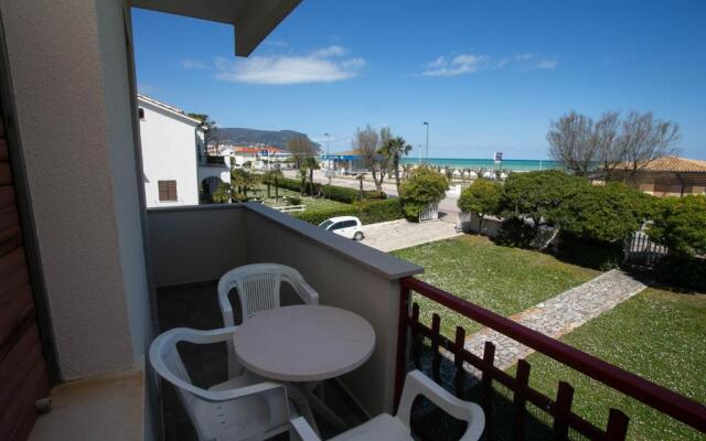 M24 - Marcelli, trilocale con terrazzo fronte mare