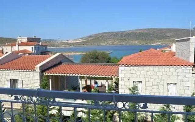 Lapis Port Surf Hotel