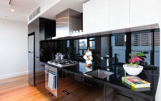 LOGAN, 2BDR Melbourne Apartment