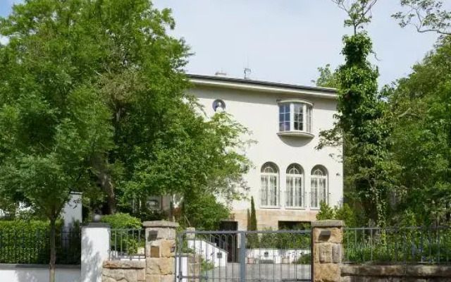 Bagatelle Gardenhouse