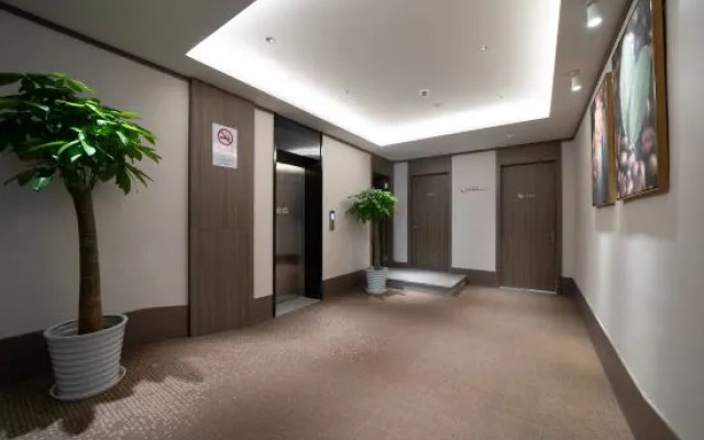 HanTing Hotel (Shanghai Lujiazui Century Avenue Subway Station)