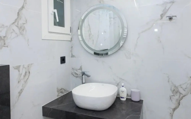 Cozy 1 Bd Getaway Apt in Lively Kipseli