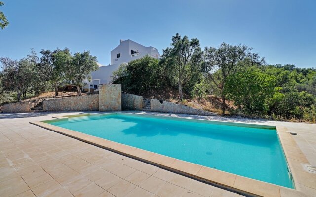 Villa Eiras Altas Grande by Portucasa