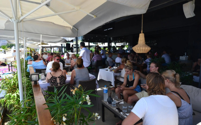 Sun Hotel by En Vie Beach - Adults Only