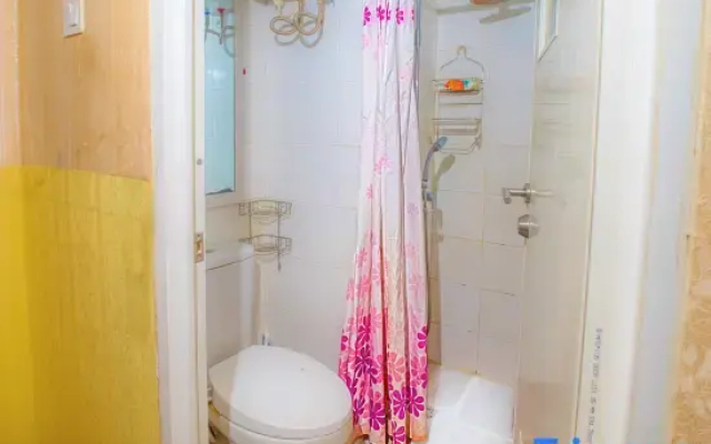 Quintessa Room at Candiland Apartement