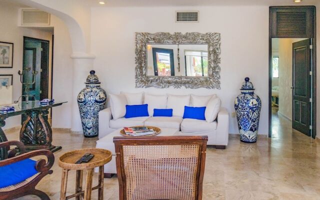 Royal Palms 10 2 Bedroom Condo by RedAwning