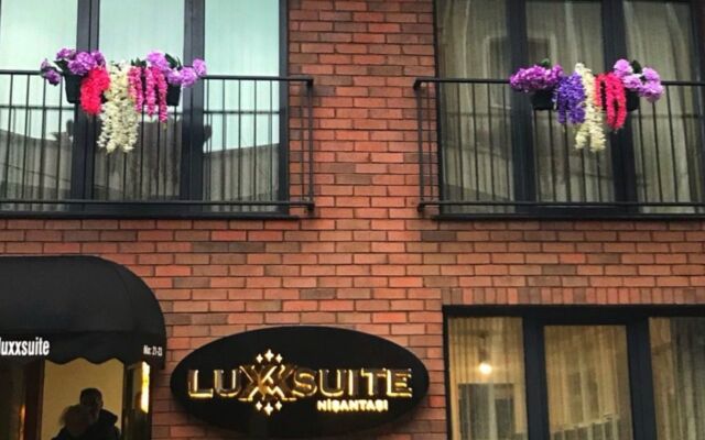 Luxx Suite