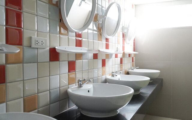 RQ Bangkok Sukhumvit 50 by Collection O