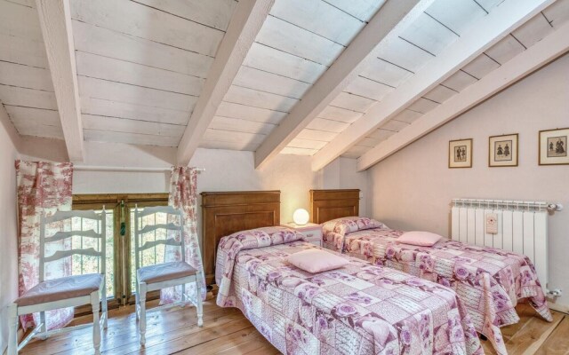 Stunning Home in Castelnuovo Calcea With Wifi and 7 Bedrooms
