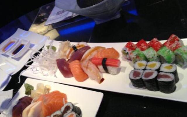 Yumi Hotel Sushi-Steaks & Friends