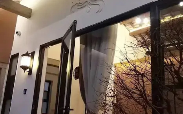 Serenity Courtyard Hotel