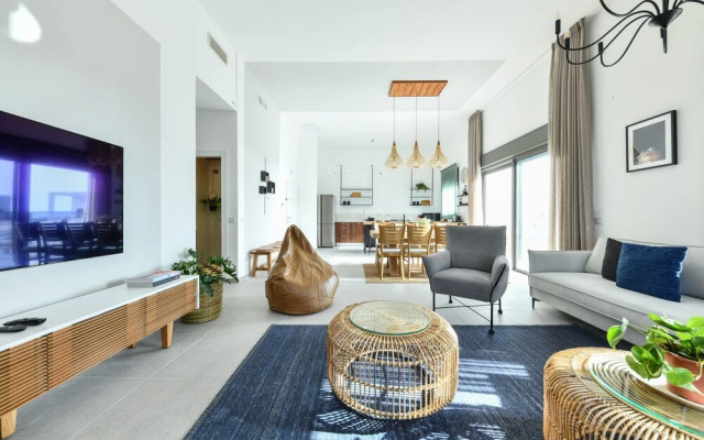 High Class 6BR Achziv apartment
