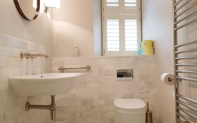 Grand Edinburgh Castlehill Apartment