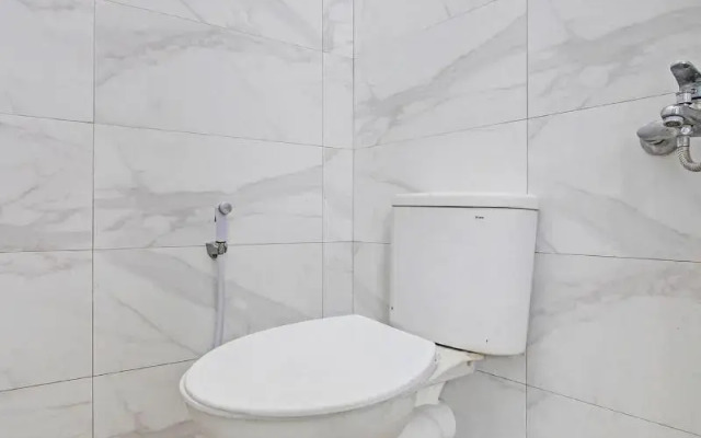Spot On 91523 Kenari Guesthouse