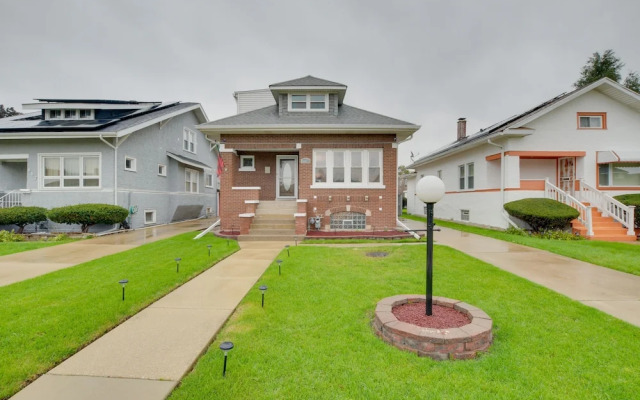 13 Mi to Dtwn Chicago: Maywood Home w/ Fireplace