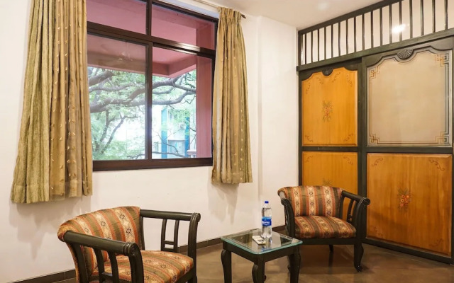 Premium Stays Near Fergusson College
