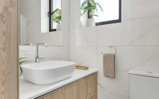 Sanders Palama - Cute 2-bdr Penthouse Apt