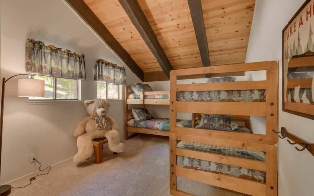 The Knotty Bear - Three Bedroom Home