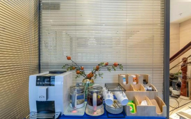 Super 8 Select Hotel