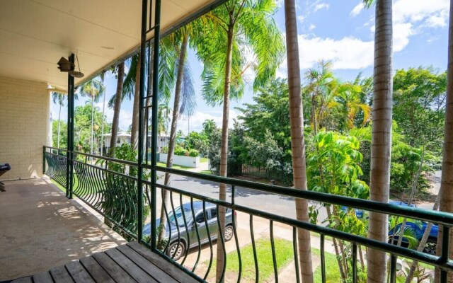 NIGHTCLIFF RETREAT -  Stylish 2BR Apt