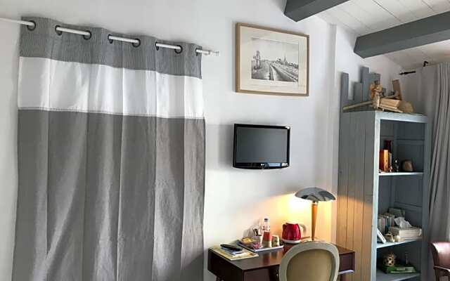 Les Yeux Bleus Bed & Breakfast