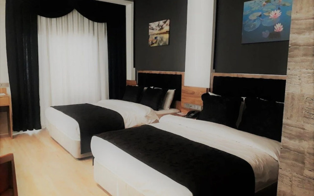 Golden Rose Deluxe Hotel
