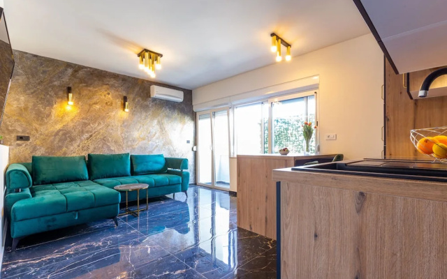 Luxury Hedone Apartment with Private SPA Zone