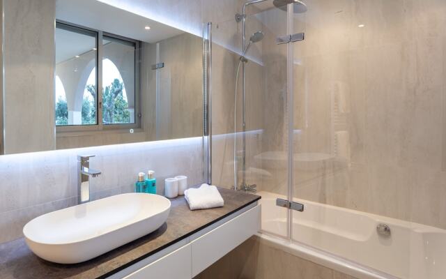Appartement Dans Villa rez de Jardin vue mer